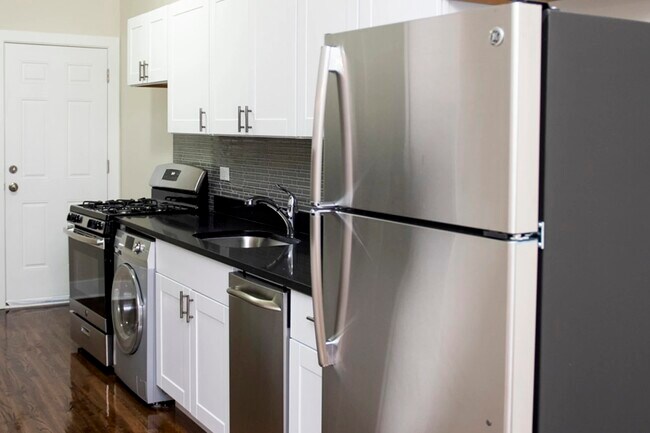 727 W Roscoe St in Chicago, IL - Foto de edificio - Building Photo