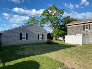 818 Wilbur Ave in Swansea, MA - Building Photo - Building Photo