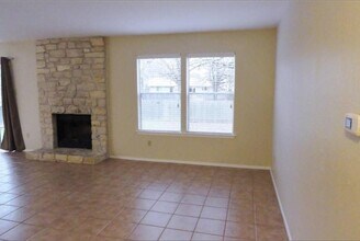 12107 Tanglebriar Trail in Austin, TX - Foto de edificio - Building Photo