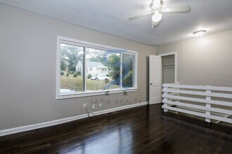 1123 Graymont Dr SW in Atlanta, GA - Building Photo - Building Photo