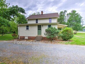 7507 Greenlawn Dr in Summerfield, NC - Building Photo - Building Photo