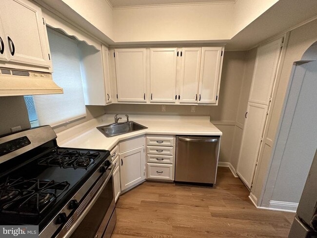 property at 1909 S Hemberger St