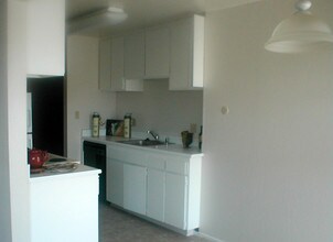 The Three Crowns Apartments in Alameda, CA - Building Photo - Interior Photo