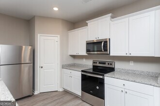 318 Augusta Woods Dr in Villa Rica, GA - Building Photo - Building Photo