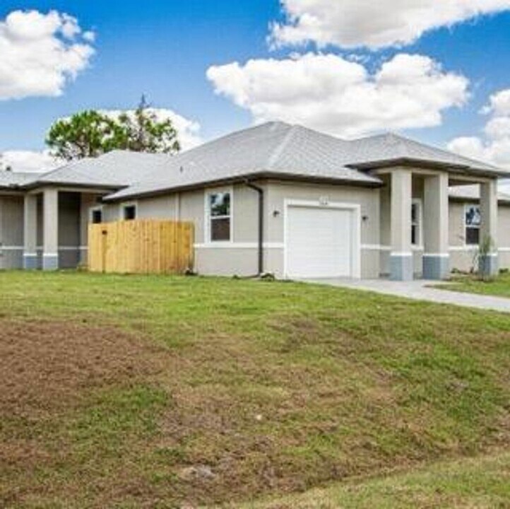 5244-5246 30th St SW in Lehigh Acres, FL - Building Photo