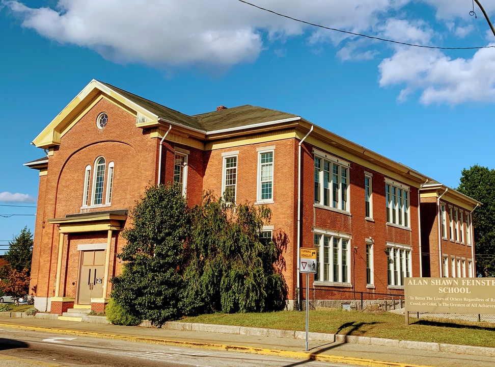 387 Broad St in Central Falls, RI - Building Photo