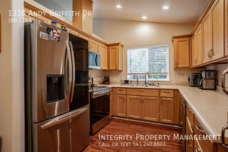 1318 Andy Griffith Dr in Grants Pass, OR - Building Photo - Building Photo