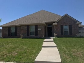 7408 Topeka Dr in Amarillo, TX - Building Photo