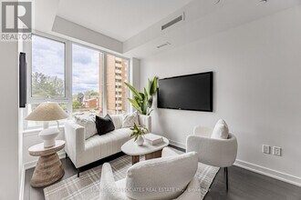 1-301 Cardiff Rd in Toronto, ON - Building Photo - Building Photo