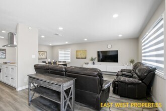 6942 Santa Rita Ave in Garden Grove, CA - Building Photo - Building Photo