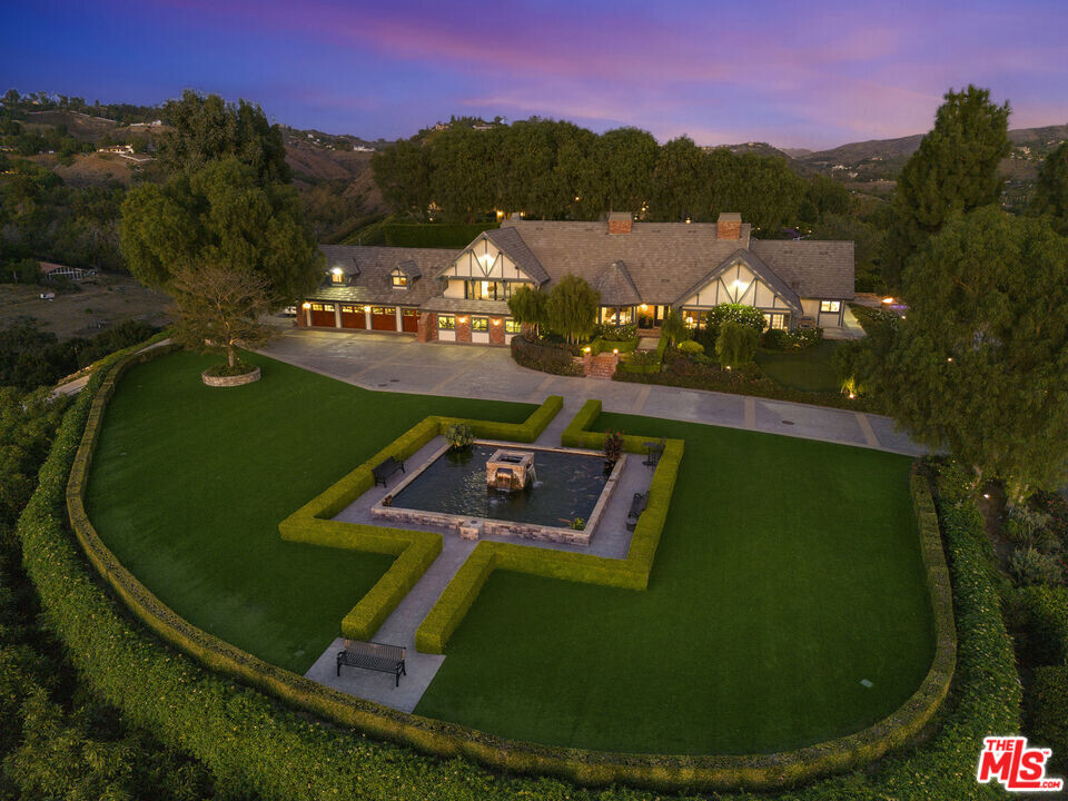 11875 Pradera Rd in Santa Rosa Valley, CA - Foto de edificio