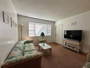 220 S 26th St, Unit 3 in Flagler Beach, FL - Foto de edificio - Building Photo