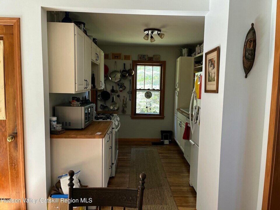 16 Rothermel Ave in Kinderhook, NY - Building Photo