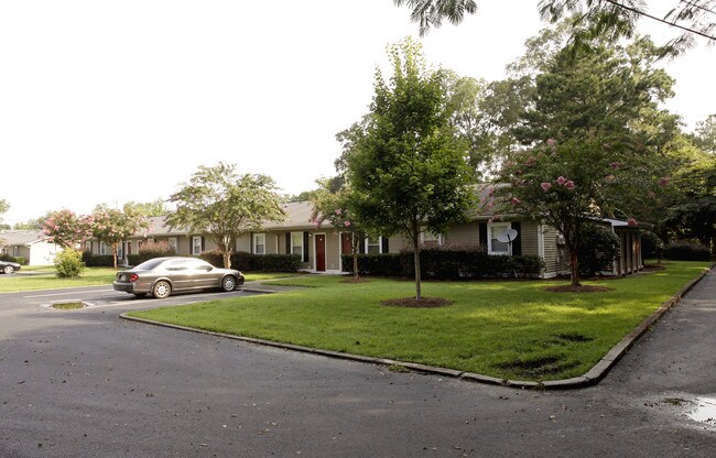Wedgewood Apartments in St. Stephen, SC - Foto de edificio - Building Photo