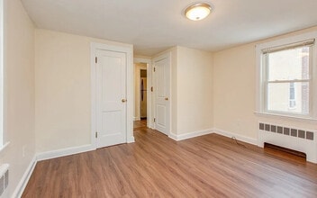 103 Essex St, Unit 1 in Saugus, MA - Building Photo - Building Photo