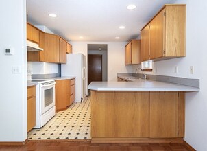 1243 Constitution Ave in Woodburn, OR - Foto de edificio - Building Photo