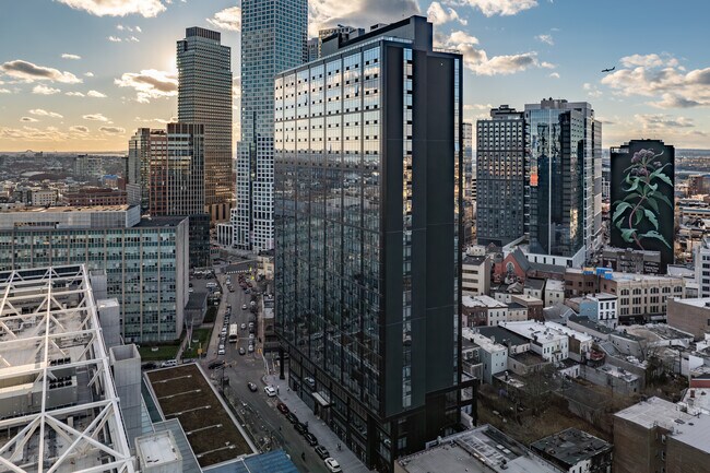 CMPND 632 Newark in Jersey City, NJ - Foto de edificio - Building Photo