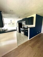 6524 Blue Grass Dr in Watauga, TX - Foto de edificio - Building Photo