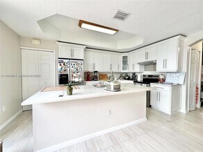10679 SW 6th St in Pembroke Pines, FL - Building Photo - Building Photo