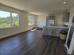12649 Oakglen Dr in Carmel Valley, CA - Foto de edificio - Building Photo