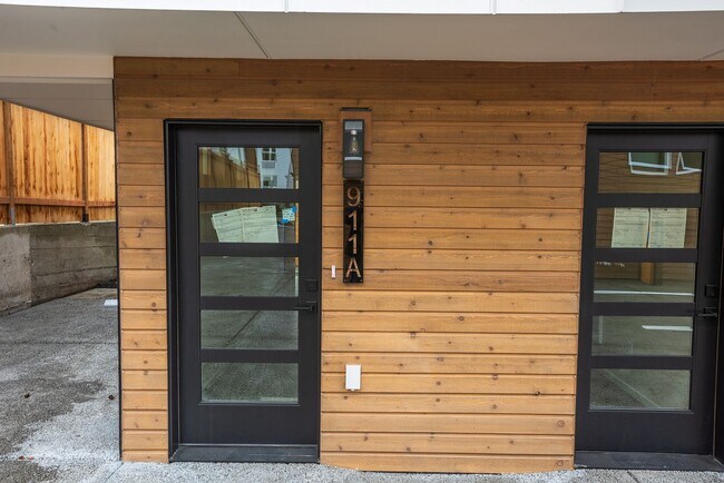 911 NW 56th St in Seattle, WA - Building Photo - Building Photo