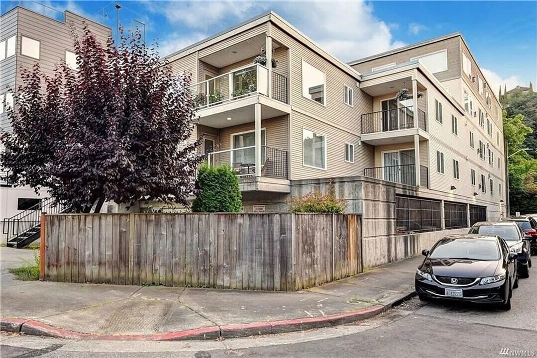 559 McGraw St in Seattle, WA - Building Photo