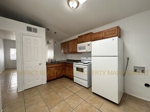 423 E Thoroughbred St in Tucson, AZ - Building Photo - Building Photo