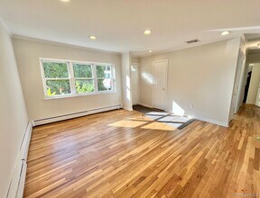 64 Hillside Ave-Unit -1 in Yonkers, NY - Foto de edificio - Building Photo