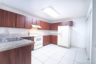 6845 NW 169th St-Unit -41C in Hialeah, FL - Building Photo - Building Photo