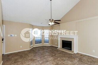 945 Thorton Dr in Cedar Hill, TX - Foto de edificio - Building Photo