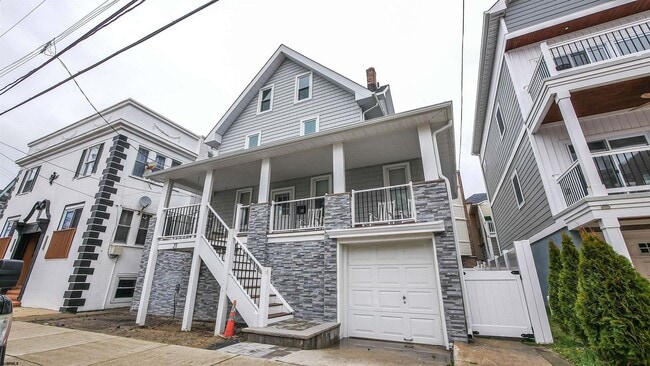 property at 21 S Vassar Square