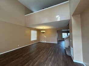 2926 W Newton Ct in Visalia, CA - Building Photo - Building Photo