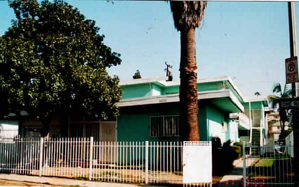 10210 S 10th Ave in Inglewood, CA - Building Photo