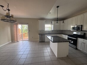 654 Fawn Cir in King of Prussia, PA - Building Photo - Building Photo