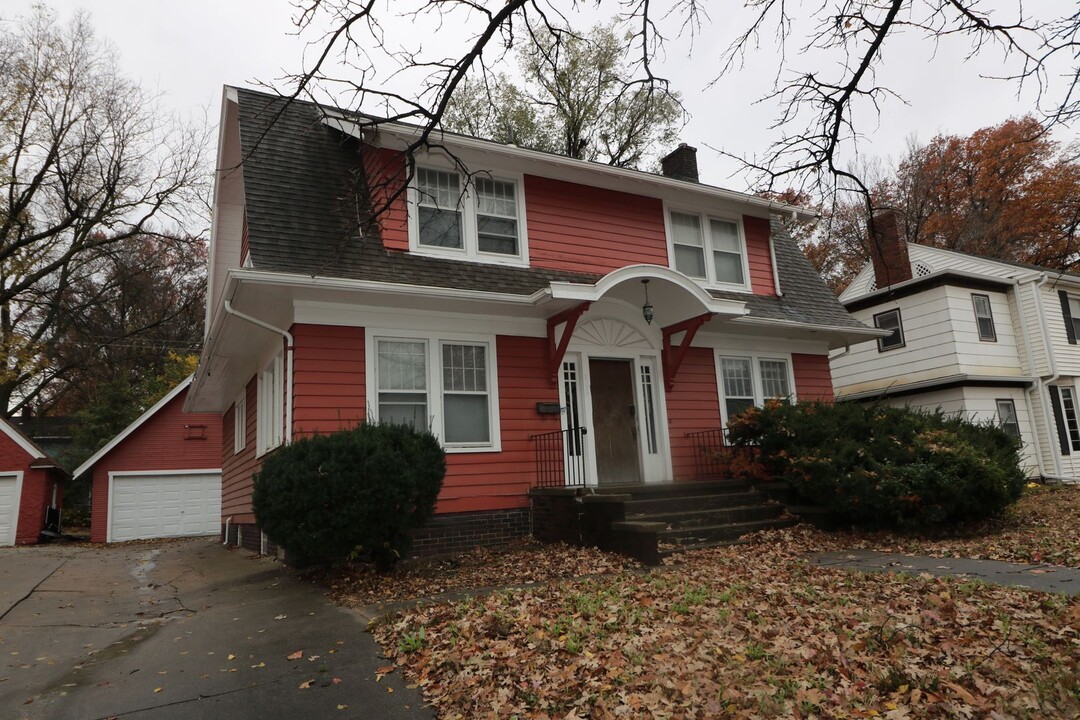 1825 Anderson Ave in Manhattan, KS - Building Photo