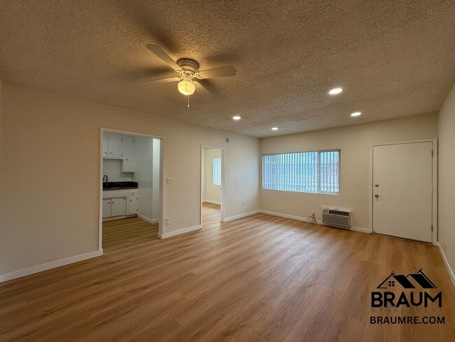 13115 Oxnard St in Los Angeles, CA - Building Photo - Building Photo