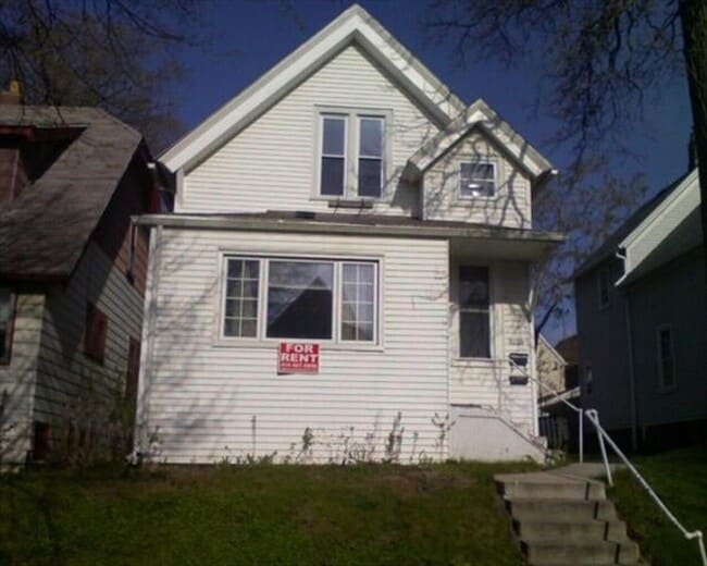 property at 3114 N Newhall St