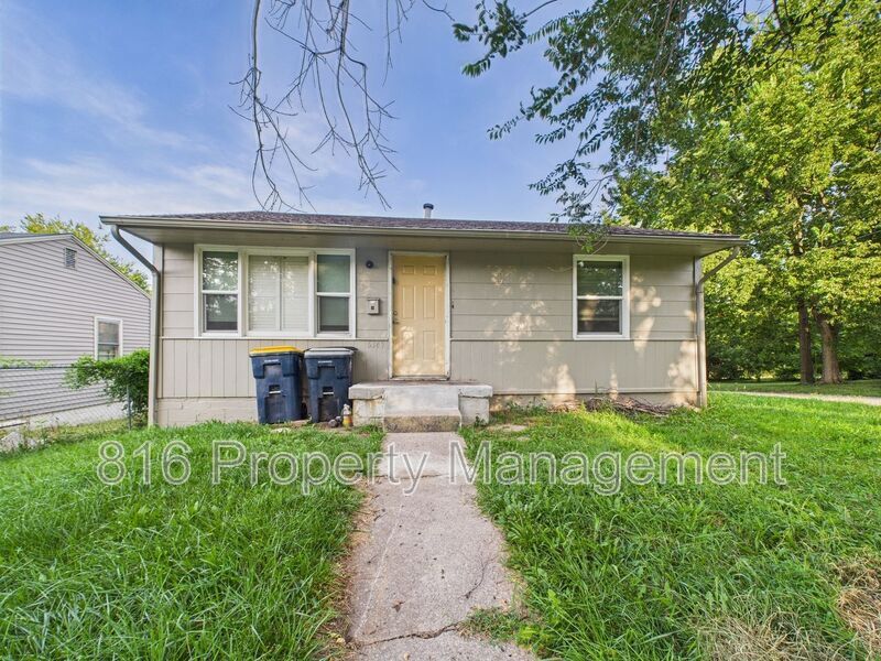6149 Agnes Ave in Kansas City, MO - Foto de edificio