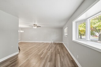 5104 Elmhurst Dr in Lawrence, IN - Foto de edificio - Building Photo