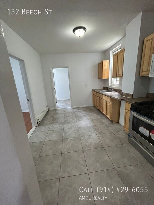 132 Beech St in Yonkers, NY - Building Photo