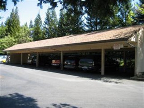 2150 Meadowbrook Ct in Santa Rosa, CA - Building Photo - Other