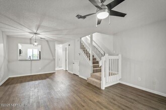 8300 Plaza Gate Ln in Jacksonville, FL - Building Photo - Building Photo