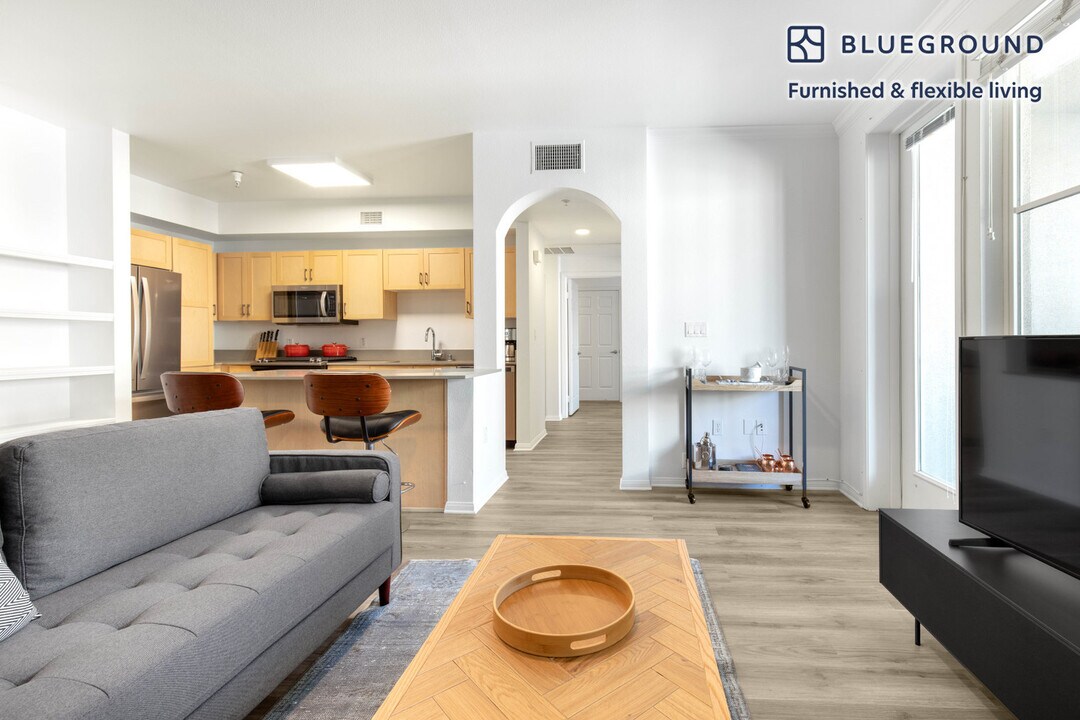 1724 Highland Ave in Los Angeles, CA - Building Photo