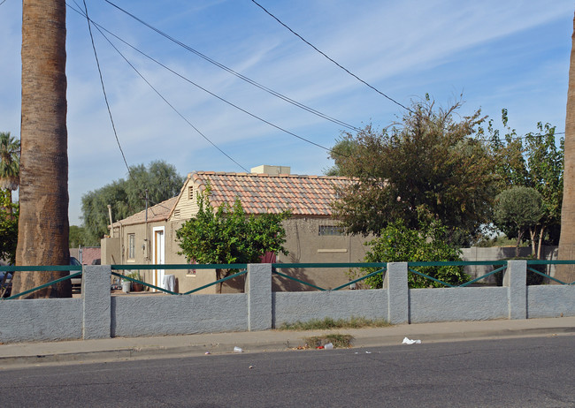 6728 N 62nd Ave in Glendale, AZ - Foto de edificio - Building Photo