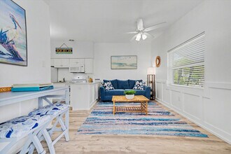 711 E Gulf Blvd in Indian Rocks Beach, FL - Building Photo - Building Photo