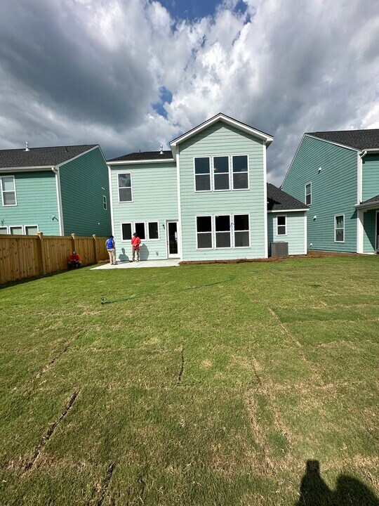 1539 Homecoming Blvd in Ravenel, SC - Foto de edificio