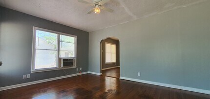1215 W Ave M in San Angelo, TX - Building Photo - Building Photo