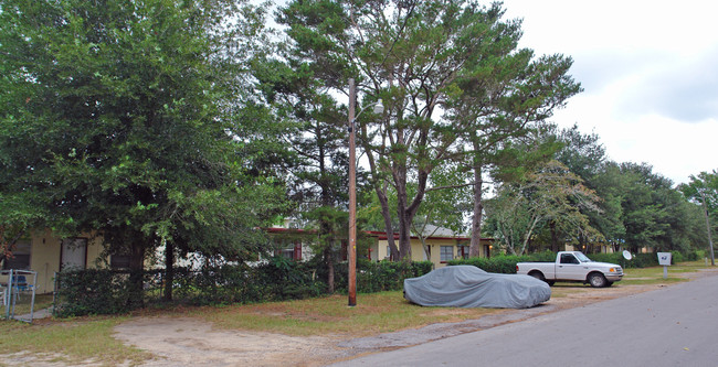 Redwood Apartments in Niceville, FL - Foto de edificio - Building Photo