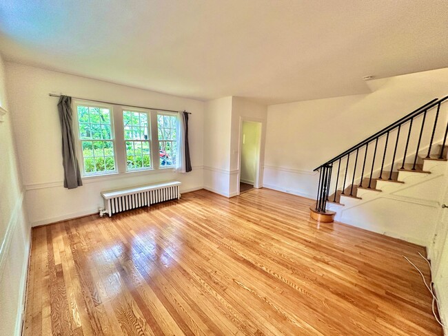 4422 Greenwich Pkwy NW in Washington, DC - Building Photo - Building Photo