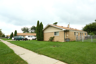 Balfour Apartments (Renewed Investments I ... in Lincoln Park, MI - Building Photo - Building Photo